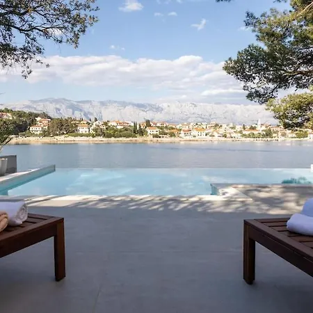 Apartment With Heated Pool On The Selca (Brac)