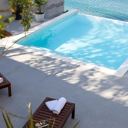Apartment With Heated Pool On The