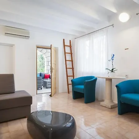 Apartment With Heated Pool On The