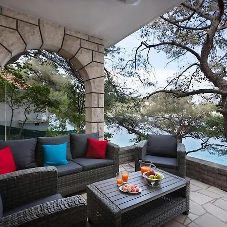 Apartment With Heated Pool On The Selca (Brac)